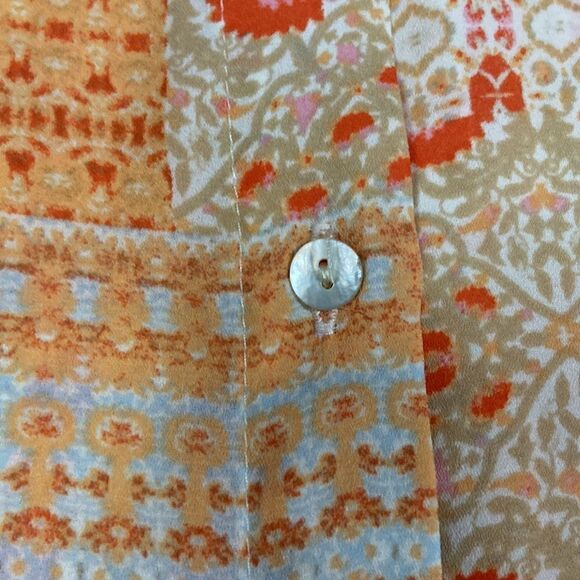 Rose + Olive Button Down Geometric Shirt size Large - Picture 4 of 9